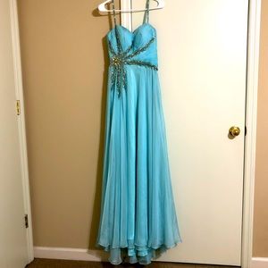 Dave & Johnny Beautiful Chiffon Bejeweled Prom/ Formal Dress Size 1/2 NWOT